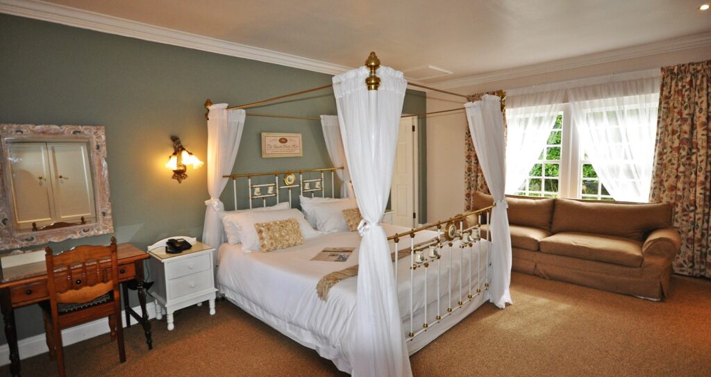 premier_honeymoon_roomresized