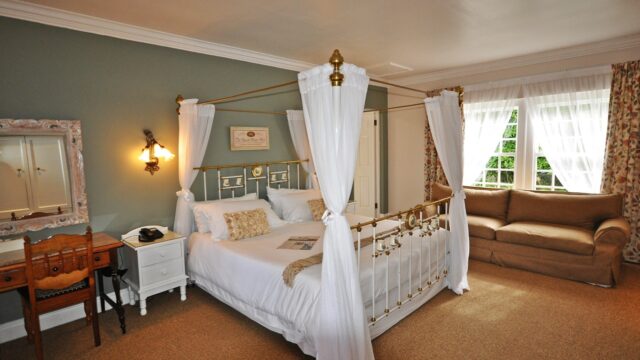 premier_honeymoon_roomresized