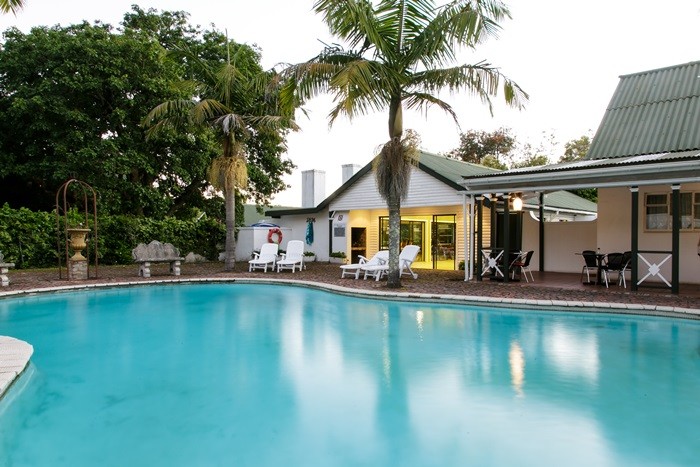 swimming_poolnext_to_games_room_cafe_bacchus_and_hunters_pub