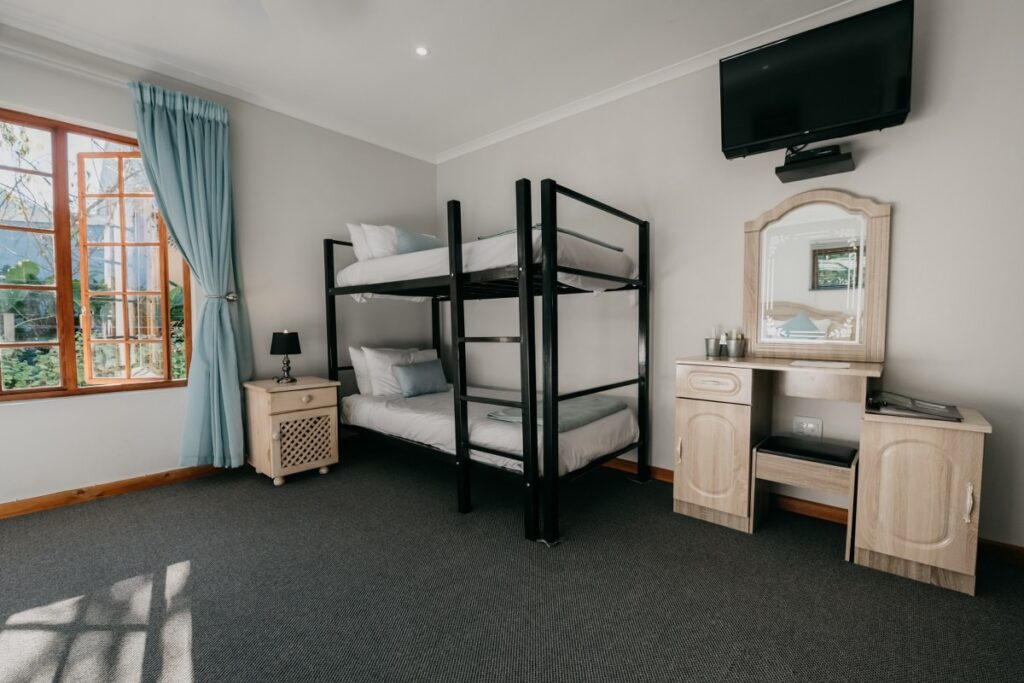 the_village_lodge_fynbos_bunk_beds_2_1200x800