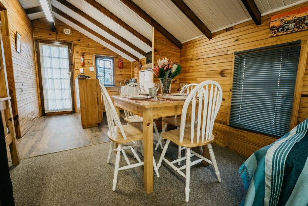 the_village_lodge_tsitsikamma_kitchen_view_1200x800