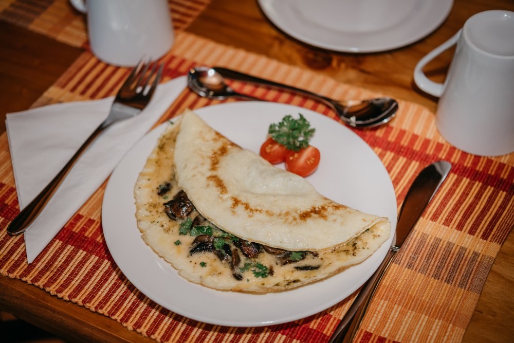 the_village_lodge_veggie_omlette_1000x667