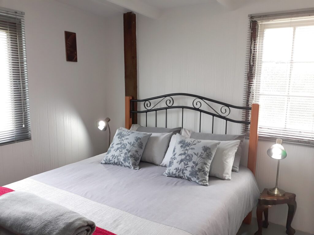 bedroom-scaled-1-1024×768