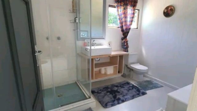 Beautiful garden cottage.1