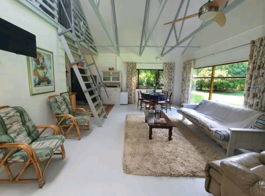 Beautiful garden cottage.11