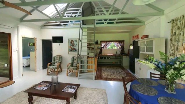 Beautiful garden cottage.12