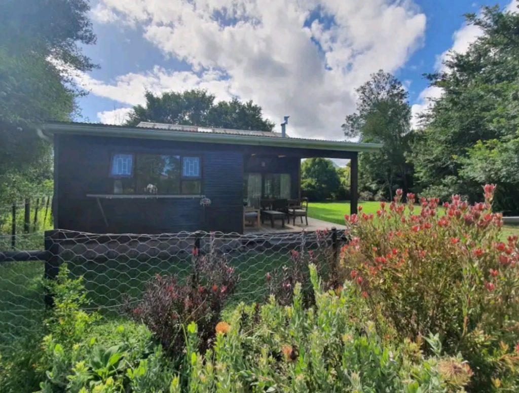 Beautiful garden cottage.13