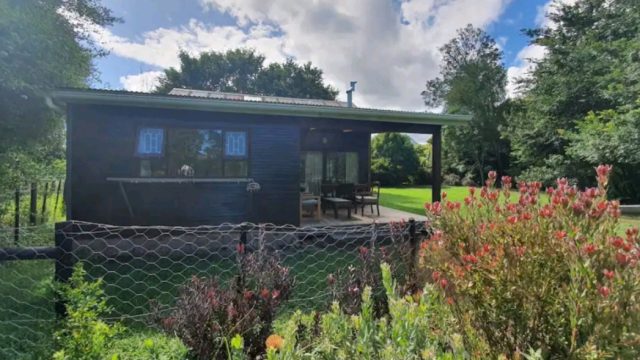 Beautiful garden cottage.13