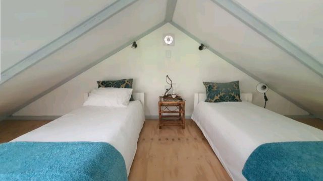 Beautiful garden cottage.3