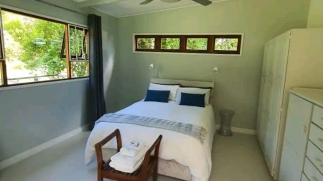 Beautiful garden cottage.4