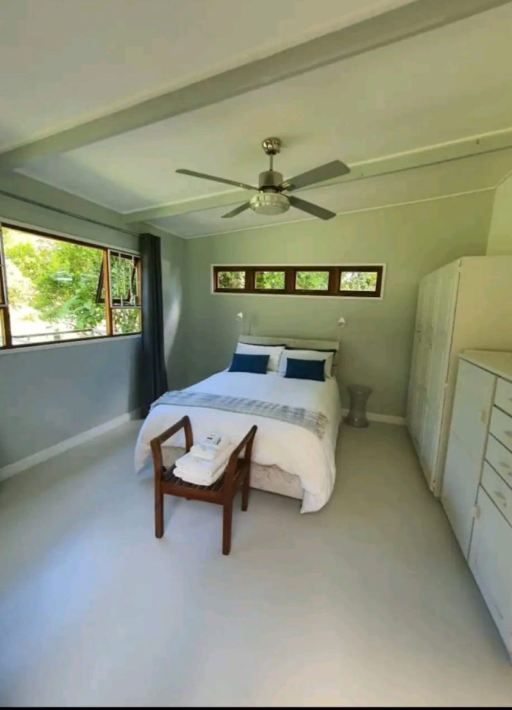 Beautiful garden cottage.4