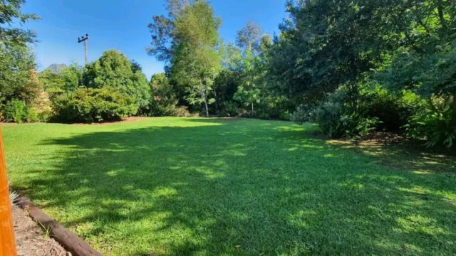 Beautiful garden cottage.6