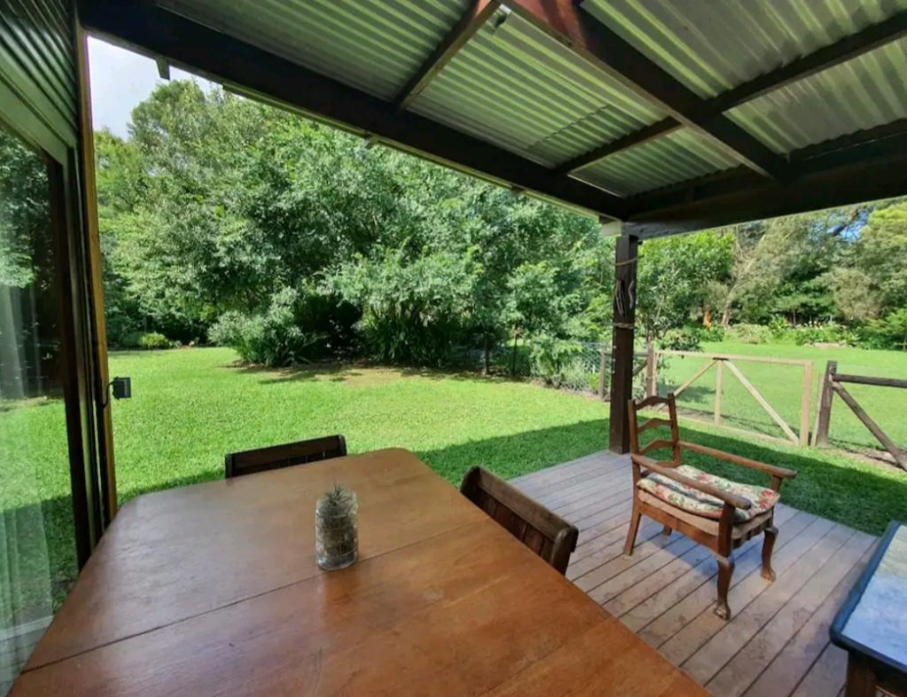 Beautiful garden cottage.7
