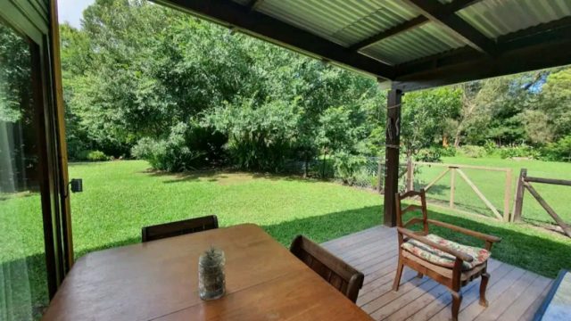 Beautiful garden cottage.7