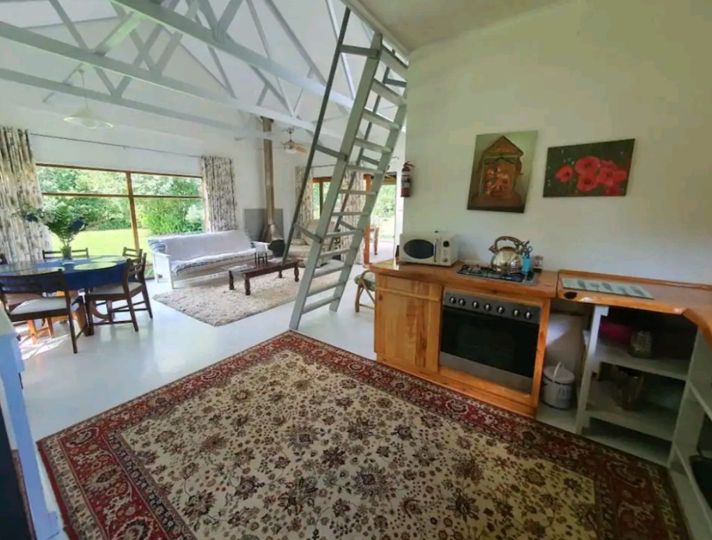 Beautiful garden cottage.9
