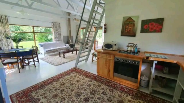 Beautiful garden cottage.9